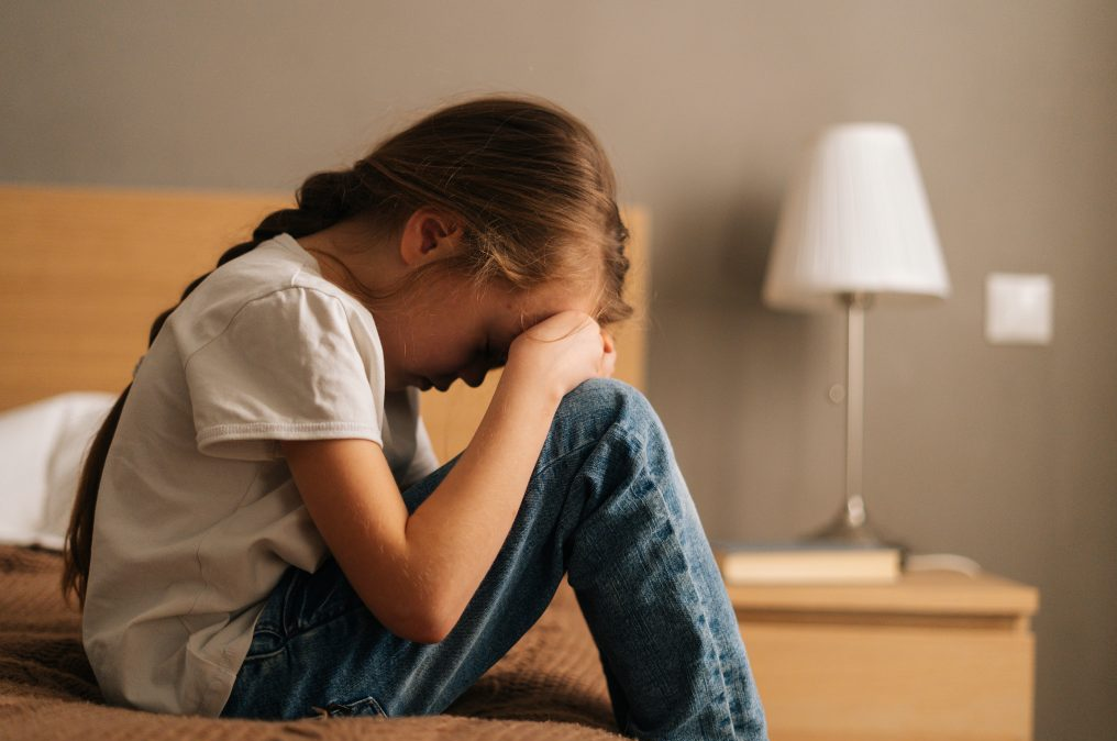 बच्चों को डिप्रेशन और स्ट्रेस से बचाने के टिप्स: मांओं के लिए एक्सपर्ट गाइड