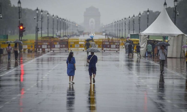 Delhi weather Update: दिल्ली-NCR में भीषण आंधी और बारिश का रेड अलर्ट