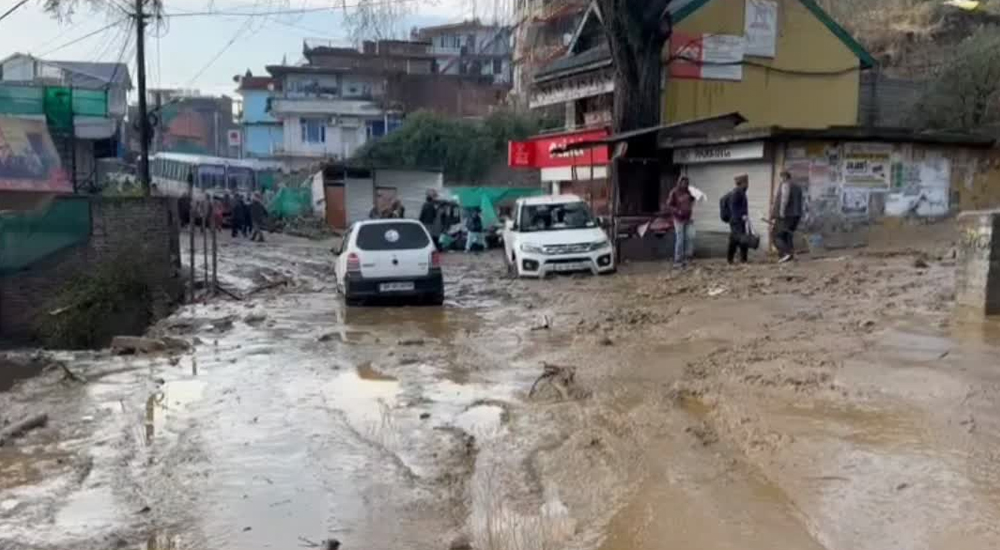 कुल्लू में बादल फटने से तबाही! अब मरीजों को ई-स्कूटर से मिलेगी दवा