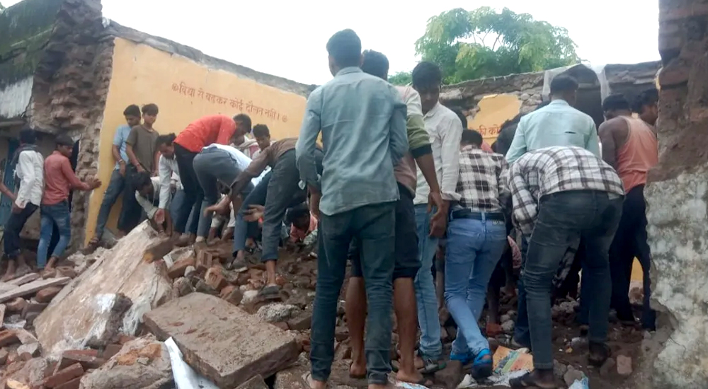 झालावाड़ स्कूल हादसे से मचा हड़कंप: शिक्षा मंत्री पहुंचे मौके पर, 8 बच्चों की मौत