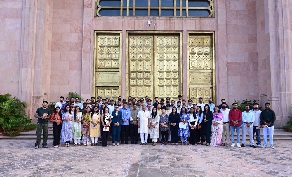 “जब सोशल मीडिया इन्फ्लुएंसर्स पहुंचे विधानसभा, तो अध्यक्ष देवनानी ने कहा – ‘नेगेटिविटी को मत बनने दो ट्रेंड’”