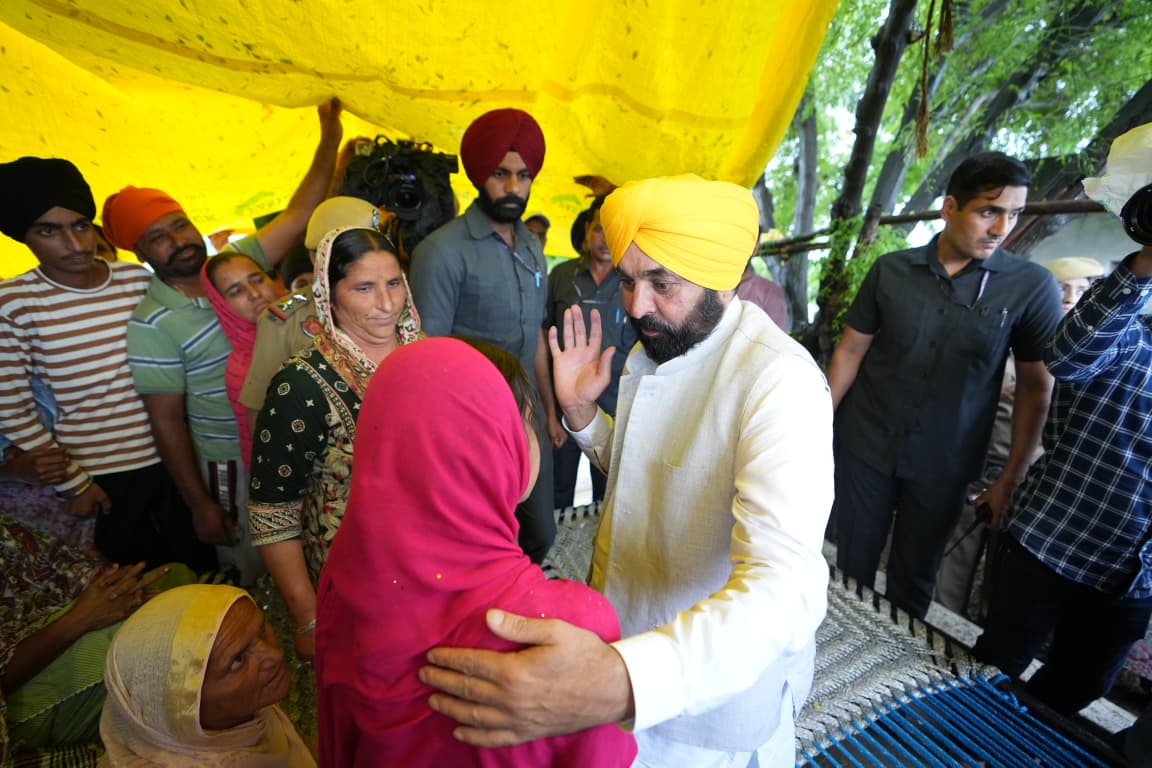 Flood in Punjab: पंजाब में बाढ़ से भारी तबाही, ‘आप’ ने की राहत के लिए देशवासियों से मदद की अपील