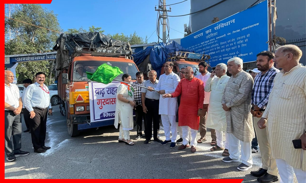 रोहतक से गुरदासपुर के बाढ़ पीड़ितों के लिए भेजी गई राहत सामग्री, जानें क्या-क्या भेजा गया
