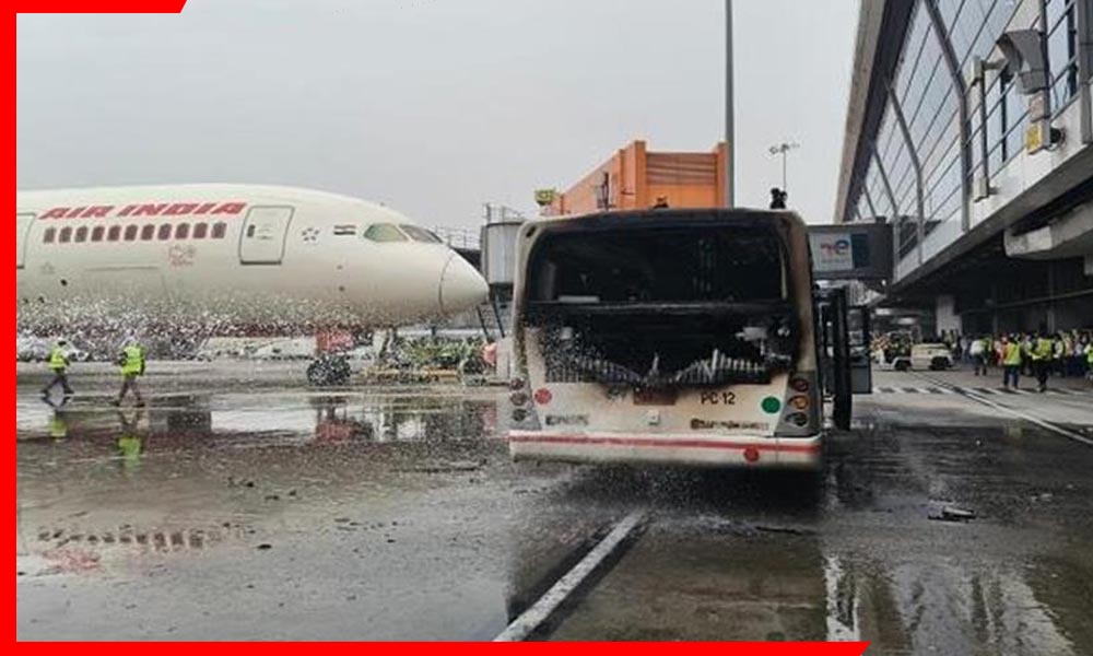 IGI एयरपोर्ट पर बड़ा हादसा: विमान के पास खड़ी बस में अचानक लगी भीषण आग