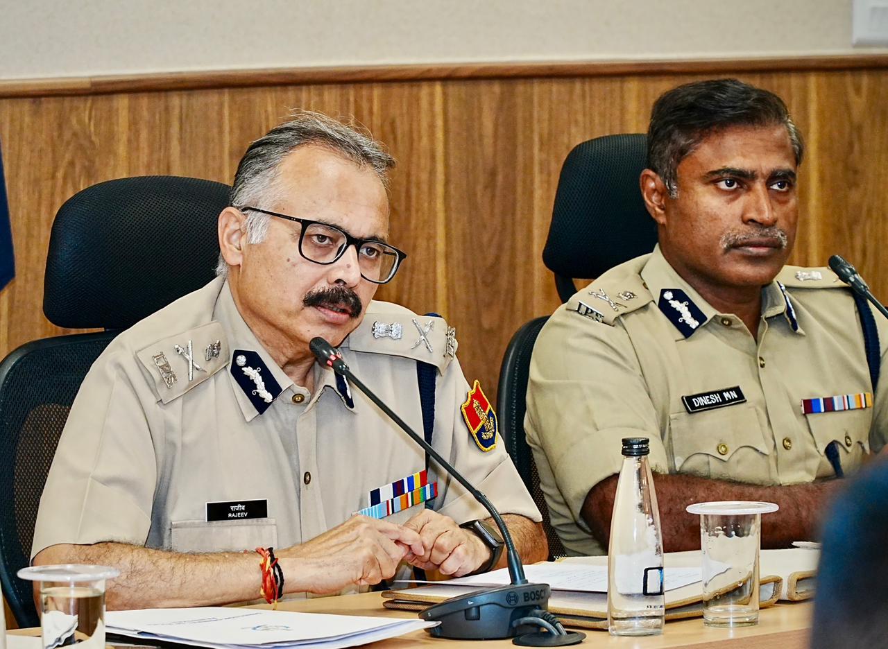 DGP Rajiv Sharma: पुलिस मुख्यालय में हाईलेवल बैठक आयोजित, डीजीपी राजीव शर्मा ने दिए सख्त निर्देश, गैंगों के खिलाफ जीरो टॉलरेंस नीति लागू