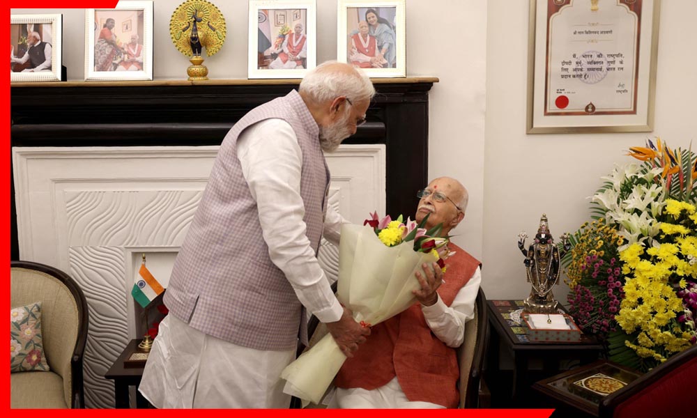 PM मोदी अचानक पहुँचे लालकृष्ण आडवाणी के घर — 98वें जन्मदिन पर हुई खास मुलाकात, देश में बढ़ी चर्चा