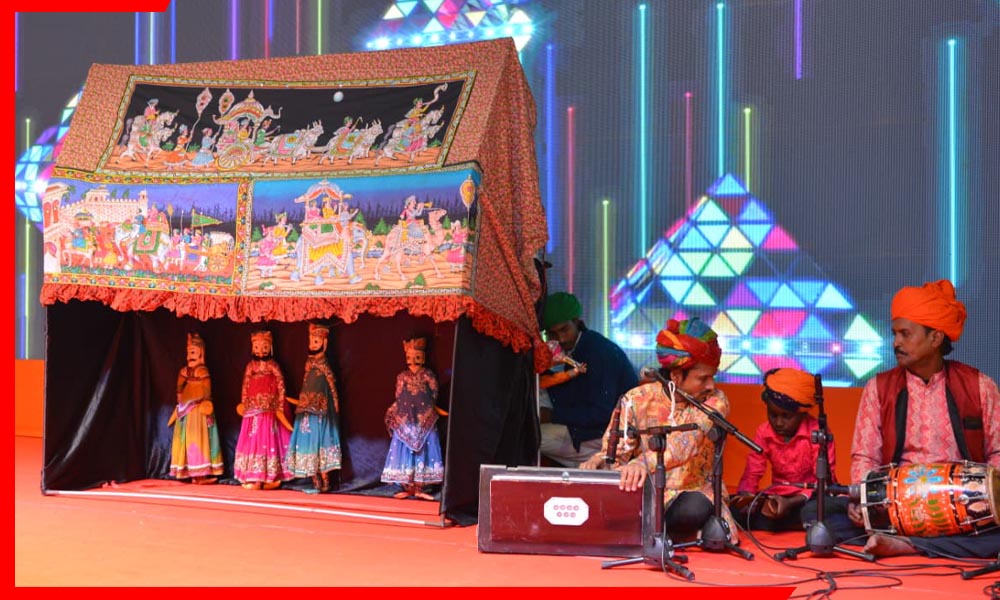 लोकसंगीत की थाप पर झूमा जयपुर, कठपुतली कला ने बांधा समां — मकरंद देशपांडे भी हुए मंत्रमुग्ध