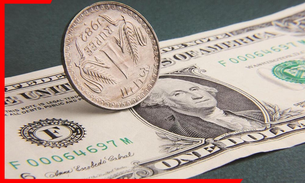 रुपया अब तक के सबसे निचले स्तर पर; सेंट्रल बैंक के दखल से 90/USD के ऊपर टिक पाया