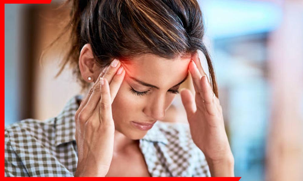 Meningitis Symptoms: तेज सिरदर्द और उल्टी को न करें Ignore, हो सकती है दिमाग की जानलेवा बीमारी