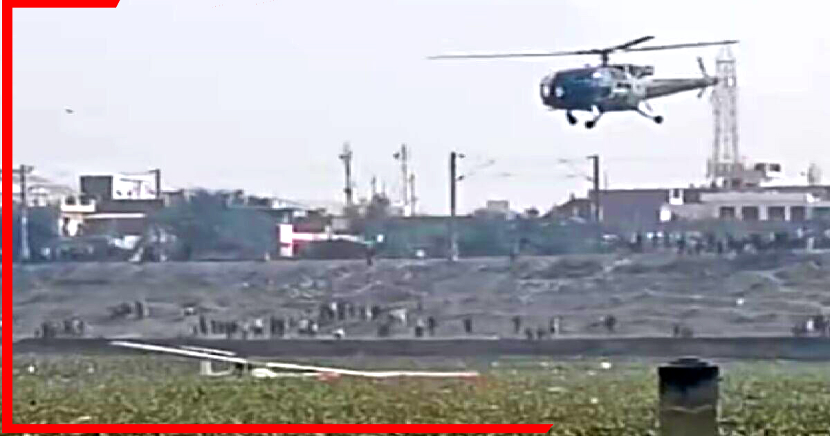 Prayagraj: छह घंटे की मशक्कत के बाद तालाब से बाहर निकला एयरफोर्स का माइक्रोलाइट एयरक्राफ्ट, रस्सियों से खींचकर हुआ रेस्क्यू