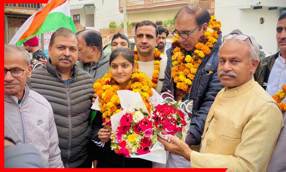 “रोहतक की बेटी ने रचा इतिहास!” नेपाल में गोल्ड जीतने वाली अंजली शर्मा का हुआ सम्मान (Rohtak athlete Anjali Sharma)