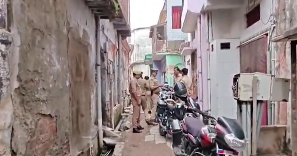 Ram Mandir Donation Scam: राम मंदिर चढ़ावे में कथित गड़बड़ी की जांच तेज, आठ आरोपियों के घरों पर पुलिस की बड़ी कार्रवाई, 79.85 लाख रुपये की बरामदगी