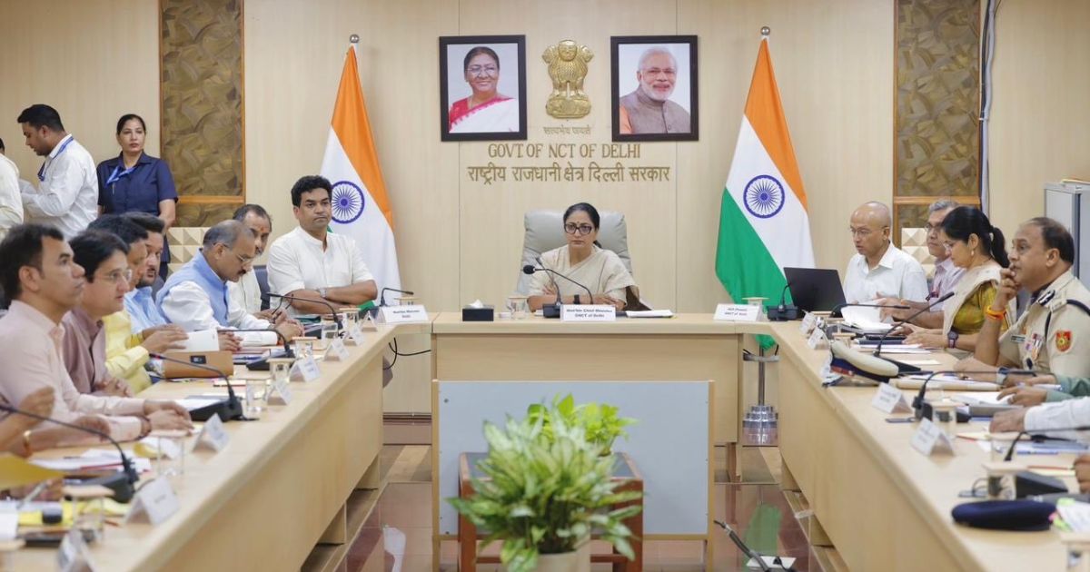 Rekha Gupta on Fire Safety Action: दिल्ली में अफसरों की जवाबदेही तय! अवैध निर्माण और फायर नियमों की अनदेखी पर होगी सीधी कार्रवाई